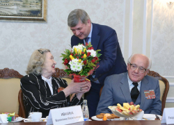 Воронежские ветераны вместе с мэром Александром Гусевым попили чаю