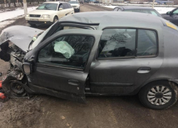 Устроившего массовое ДТП мужчину пристегнули наручниками к знаку под Воронежем