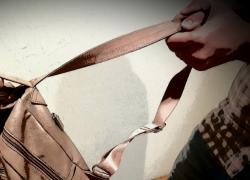 Двое грабителей напали на 50-летнего воронежца возле лифта