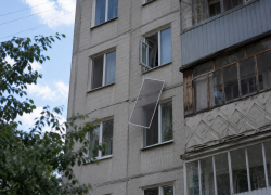 Двухлетняя девочка выпала из окна третьего этажа в Воронежской области 