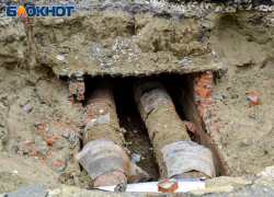 Рабочие повредили водонапорную линию на левом берегу Воронежа – теплотрассу затопило