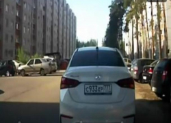 Москвич по-хамски отомстил воронежскому водителю бутылкой