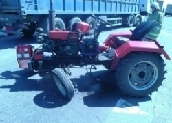 Водитель минитрактора погиб после столкновения с грузовиком в Воронежской области