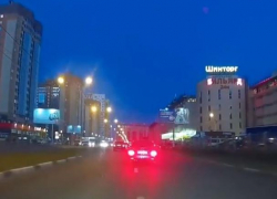 Ослепляющие стопсигналы Priora показали на видео в Воронеже