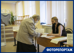 Как воронежцы голосуют на УИКе в Северном, показали изнутри 