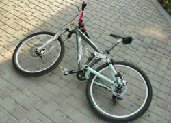 Неизвестный избил велосипедиста у воинской части в Воронеже