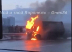 Двое детей и трое взрослых пострадали в огненном ДТП в Воронеже на Антонова-Овсеенко