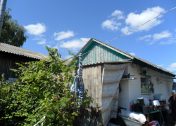 Женщину убило током в собственном дворе в Воронежской области