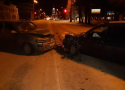 Жесткое ДТП в центре Воронежа отправило двух человек в больницу