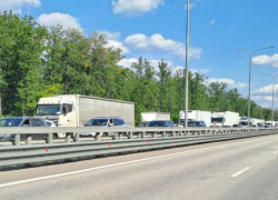 Рекордная пробка почти в 15 км образовалась на выезде из Воронежа