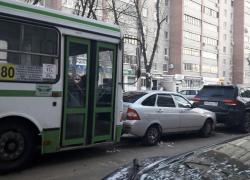 В Воронеже одна маршрутка второй раз за день попала в ДТП