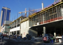 Из-за смерти сантехника на стройке «Галереи Чижова» будут судить прораба