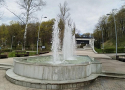 Назло холодам в воронежском парке "Динамо" забили фонтаны