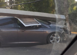 Ford Focus скосил столбы с проводами в Воронеже