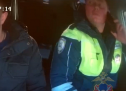 Сдавило грудную клетку: полицейские помогли воронежцу добраться до медиков 