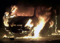 Автобус "Воронеж-Москва" с пассажирами в салоне загорелся на заправке 