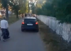 Маскировка под пешехода: легковушка прикинулась человеком в Воронеже 