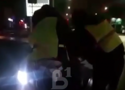 Опубликовано видео задержания пьяной автомобилистки, въехавшей в столб в Воронеже