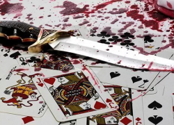 Во время игры в карты в Воронеже мужчина исполосовал приятеля ножом