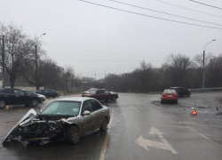 В столкновении двух иномарок в Воронеже пострадали дети