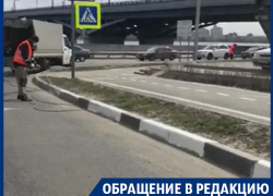 Грязный способ покраски бордюров сняли в Воронеже