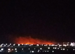  Впечатляющее видео пожара на лугу сняли с неба под Воронежем 