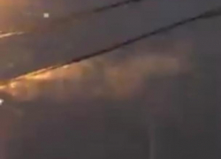 Горящие в центре Воронежа провода попали на видео