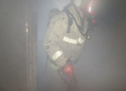 В Воронежской области на пожаре в доме на две квартиры пострадал человек