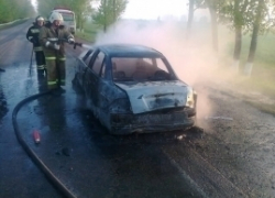 «Лада-Приора» сгорела на дороге под Воронежем 