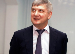 Для сохранения тайны имен «золотых пенсионеров» губернатор Гусев жонглирует законами