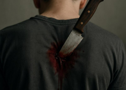 Кровавый ответ пьяной женщины привел воронежца в больницу 