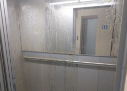 Фекальную войну объявили воронежцам в доме на улице Острогожской