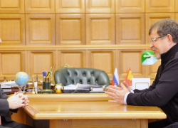 Новый депутат Госдумы пришел на прием к губернатору Гордееву в куртке и вельветовых штанах (ФОТО)