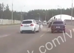 Регистратор запечатлел момент жесткого столкновения на дороге в Воронеже