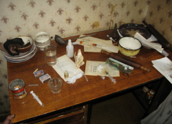 66-летний мужчина организовал в собственной квартире в Воронеже наркопритон