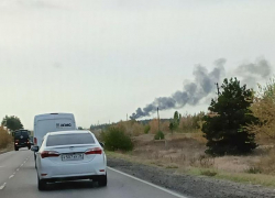 «Это вообще законно?»: пламя и густой дым из труб завода под Воронежем сняли на видео