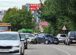 Огромная пробка собралась в Воронеже из-за ДТП – опубликовано видео 