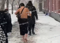 Полуголый снежный бегун был замечен на улицах Воронежа 
