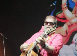 На концерте в Воронеже Борис Гребенщиков посвятил песню журналистам