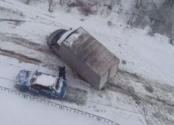  Сражение «Газели» с ледяным двором показали на видео в Воронеже 