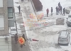 Труп мужчины нашли под окнами многоэтажки в Воронеже 