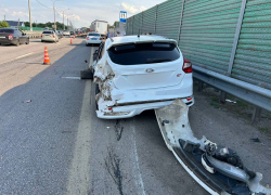 Водитель Ford Focus влетел в фуру под Воронежем: появились кадры с места жёсткого ДТП