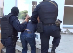 Опубликовано видео задержания членов межнациональной ОПГ в Воронеже