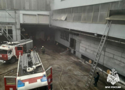 Пожар вспыхнул на заводе "Янтарь" в Воронеже