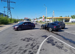 Опубликованы снимки с места ДТП на Машмете в Воронеже 