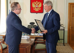 До астрономических сумм хотят увеличить себе зарплаты чиновники в Воронежской области  