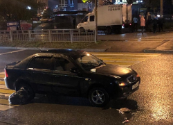 Geely сбил 80-летнюю старушку на регулируемом пешеходном переходе в Воронеже