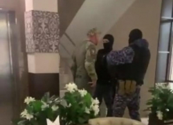 Напавшего в воронежском отеле на росгвардейцев мужчину отправили в СИЗО 