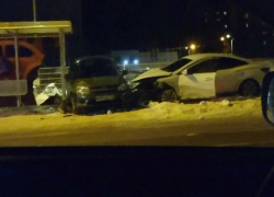 Массовая авария на остановке «Работница» в Воронеже попала на видео