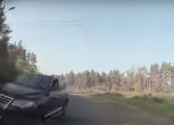 Опубликовано видео смертельного ДТП, которое спровоцировал водитель элитного внедорожника в Воронеже